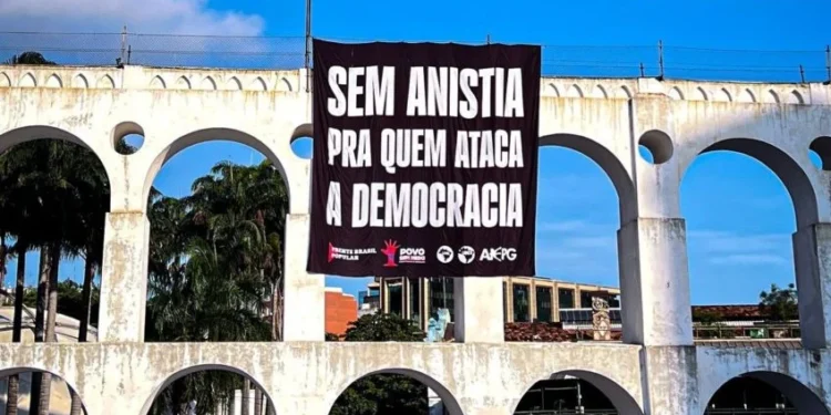 protestos-contra-anistia-de-condenados-do-8-de-janeiro-mobilizam-capitais