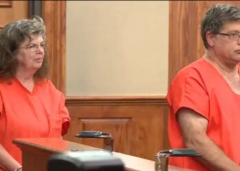 casal-branco-que-torturou-filhos-adotivos-negros-e-condenado-a-375-anos-de-prisao-nos-eua