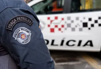 mulher-foge-da-policia,-dirige-na-contramao,-tenta-atropelar-pm-e-causa-acidente