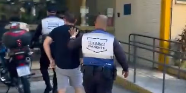 diretor-de-escola-e-preso-apos-se-masturbar-em-frente-a-colegio-infantil