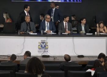 vereadores-de-salvador-aprovam-homenagem-a-caiado