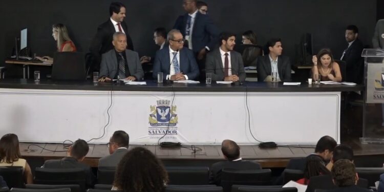 vereadores-de-salvador-aprovam-homenagem-a-caiado