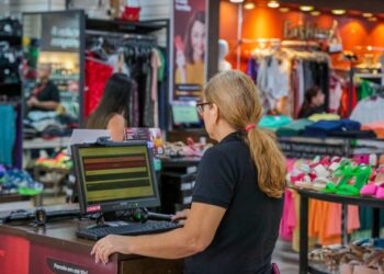 comercio-tem-22%-dos-goianos-contratados-com-carteira-assinada