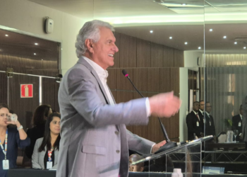 “se-nao-caminharmos-pelo-brasil,-as-pessoas-nao-terao-como-nos-conhecer”,-diz-caiado-em-salvador