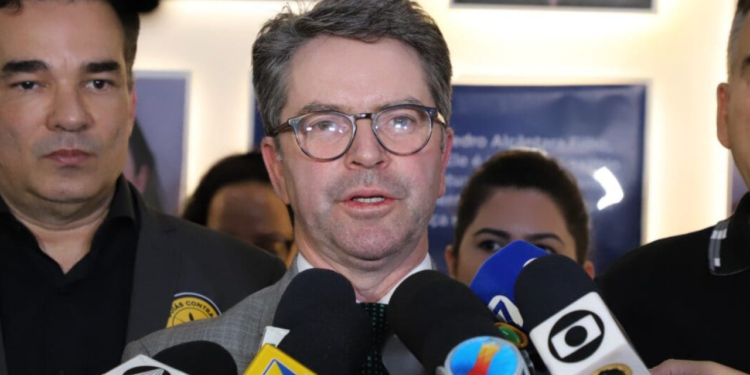 depois-de-ensaio-de-cpi-na-saude,-secretario-acerta-encontro-com-deputados-na-alego