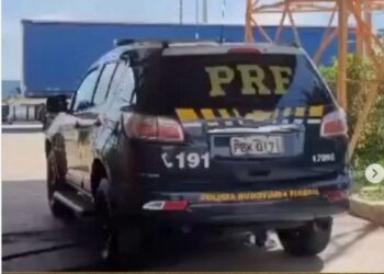 prf-apreende-70-celulares-escondidos-em-compartimento-secreto-de-veiculo-na-br-153