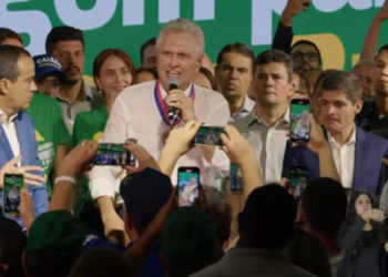 ao-lado-de-acm-neto,-caiado-exalta-antonio-carlos-magalhaes