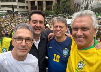 “unidos-pela-anistia”,-afirma-zema-em-foto-com-caiado