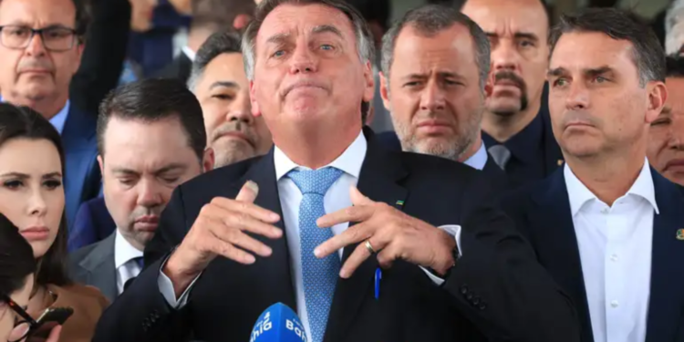 datafolha:-67%-dos-brasileiros-acreditam-que-bolsonaro-deve-desistir-de-candidatura-em-2026