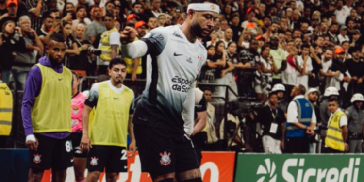 depay-critica-cbf-apos-nova-regra-que-proibe-ficar-em-cima-da-bola