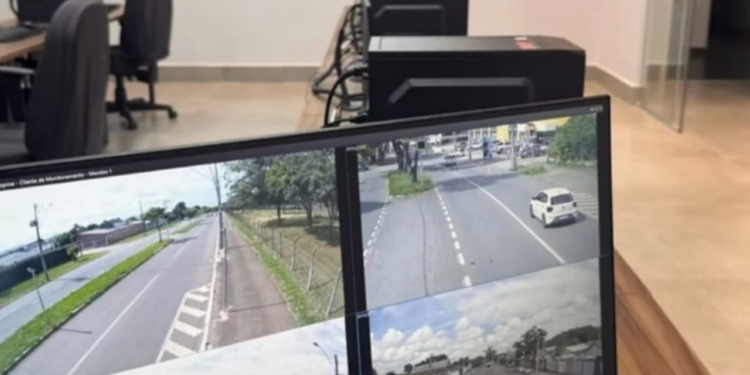 cameras-360o-para-flagrar-uso-de-celular-no-transito-dividem-opinioes