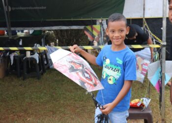 acao-educativa-alerta-sobre-os-riscos-de-soltar-pipa-proximo-ao-aeroporto