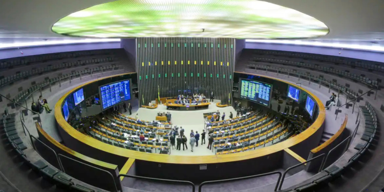 bloco-bolsonarista-afirma-ter-233-votos-para-anistia-do-8/1