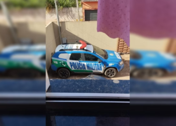 policial-militar-e-flagrado-se-masturbando-dentro-de-viatura;-veja-video