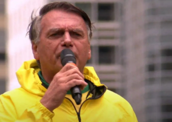 bolsonaro-passa-mal-durante-agenda-e-e-removido-de-helicoptero-no-rn