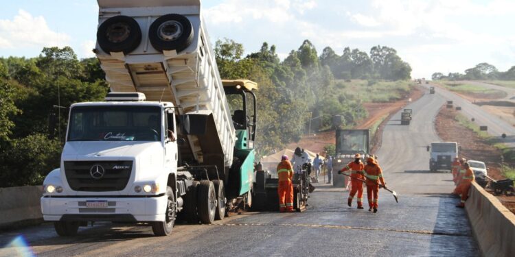 goias-intensifica-obras-rodoviarias-e-ultrapassa-r$-2,1-bilhoes-em-investimentos