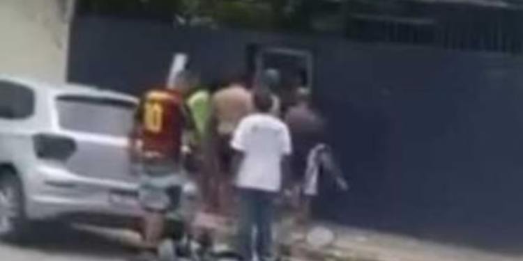filho-mata-mae-a-facadas-e-e-baleado-por-policial