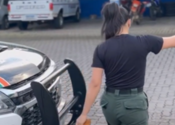 policial-e-punida-por-lavar-viatura-e-postar-video-nas-redes-sociais