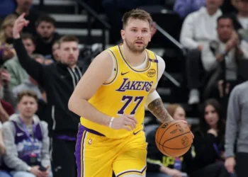 nba-define-confrontos-dos-playoffs-e-comeca-fase-decisiva;-confira-horarios-e-onde-assistir