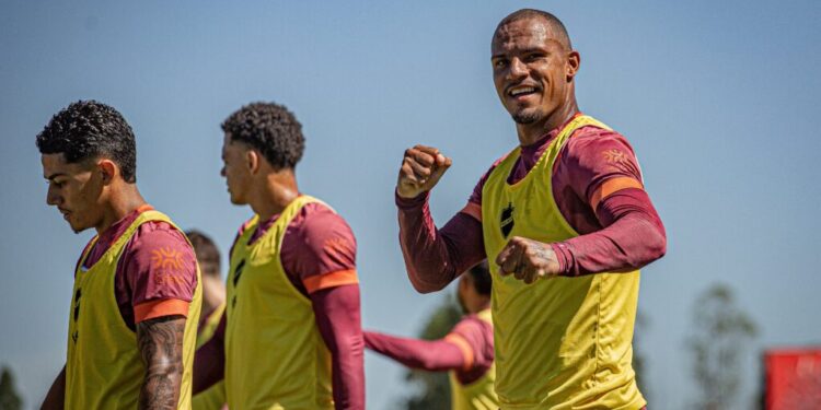 arilson-e-vinicius-paiva-iniciam-transicao-e-podem-reforcar-time-contra-o-goias