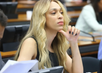 erika-hilton-cancela-viagem-aos-eua-apos-receber-visto-com-genero-masculino