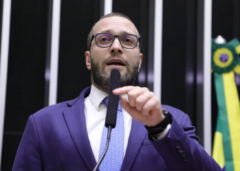 deputado-diz-que-embate-de-moraes-com-espanha-expoe-“nanismo-diplomatico”-do-itamaraty