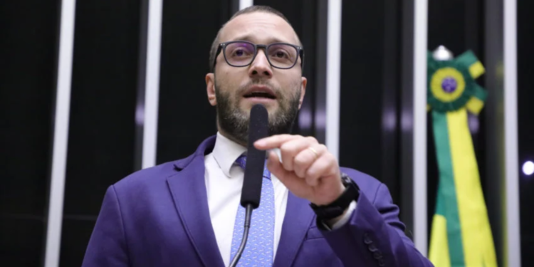 deputado-diz-que-embate-de-moraes-com-espanha-expoe-“nanismo-diplomatico”-do-itamaraty