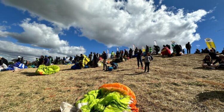 goias-recebe-pilotos-de-todo-o-brasil-para-circuito-de-parapente-no-proximo-feriado