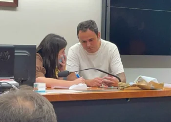 apos-8-dias-em-greve-de-fome,-glauber-braga-encerra-protesto-apos-acordo-com-a-camara