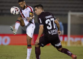 ferroviaria-sp-domina-e-vence-o-atletico-go-pela-serie-b