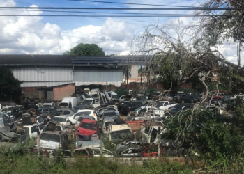 ferro-velho-abandonado-preocupa-moradores-no-setor-lorena-park
