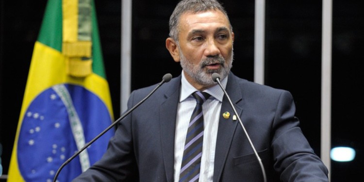 ex-senador,-condenado-por-estupro-da-filha,-deixa-prisao-e-cumprira-pena-em-casa