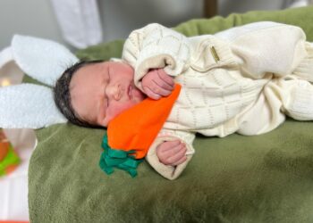 ensaios-fotograficos-de-pascoa-celebram-nascimento-de-bebes-no-hospital-de-luziania