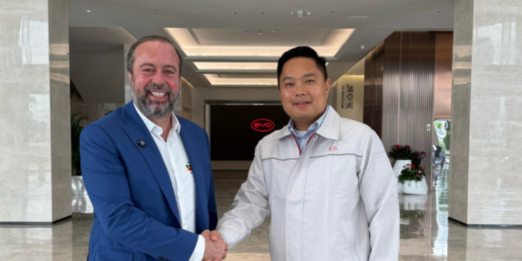 alexandre-silveira-visita-montadora-da-byd-na-china