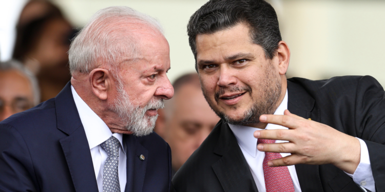 alcolumbre-exige-espaco-para-seguir-na-base-do-planalto