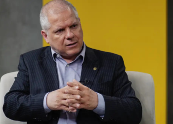 lula-decide-afastar-presidente-do-inss-apos-operacao-da-pf,-mas-lupi-resiste