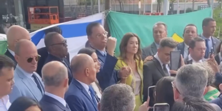 bancada-do-pl-ora-por-bolsonaro-em-frente-ao-hospital