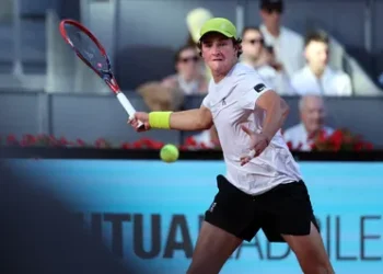 joao-fonseca-estreia-com-vitoria-no-masters-1000-de-madri-e-vai-encarar-top-15-na-proxima-fase