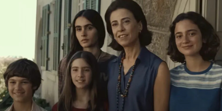 ainda-estou-aqui-leva-trofeu-de-melhor-filme,-melhor-atriz-e-melhor-diretor-no-premio-platino
