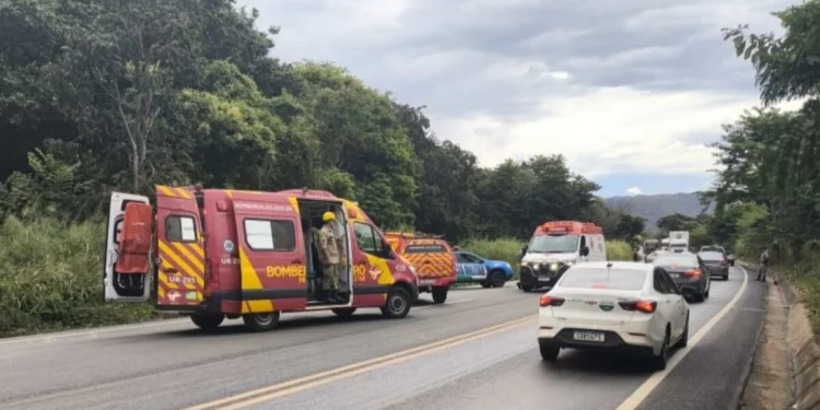 acidente-entre-dois-carros-fere-cinco-pessoas-na-br-020