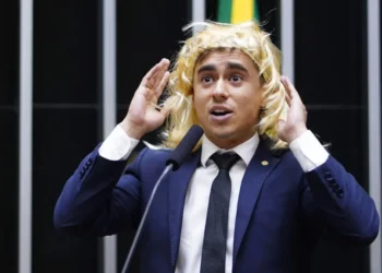 nikolas-ferreira-e-condenado-a-pagar-r$-200-mil-por-danos-morais-apos-discurso-no-dia-da-mulher