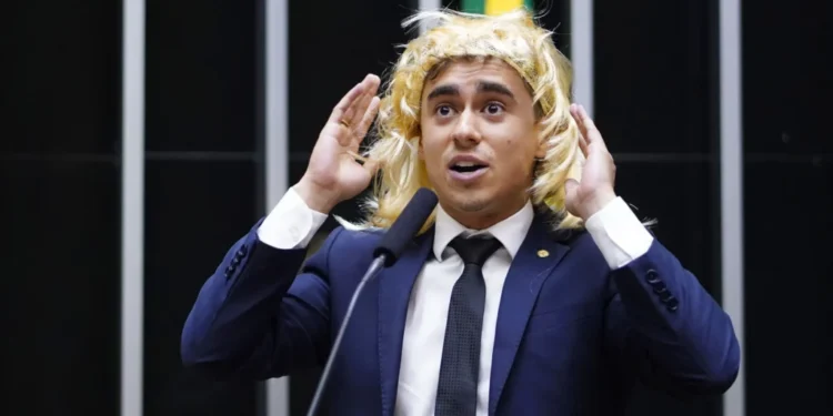 nikolas-ferreira-e-condenado-a-pagar-r$-200-mil-por-danos-morais-apos-discurso-no-dia-da-mulher