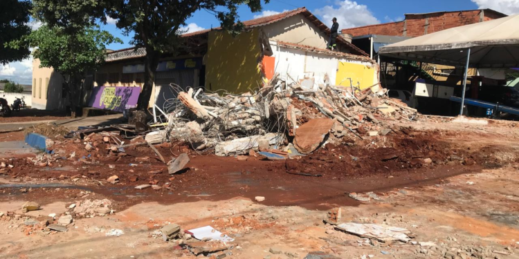 prefeitura-inicia-demolicao-de-areas-invadidas-no-vera-cruz