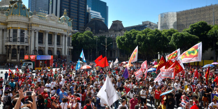 escala-6×1-e-alvo-de-criticas-no-dia-do-trabalhador