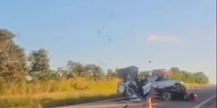 motorista-morre-em-colisao-entre-hilux-e-caminhao-na-br-060,-em-goias