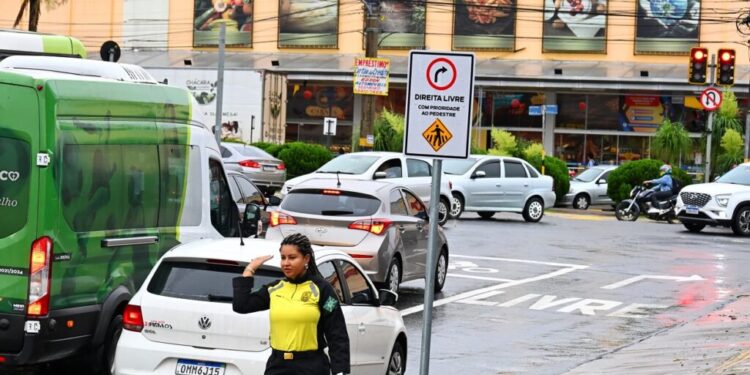 prefeitura-de-goiania-alerta-motoristas-sobre-regras-nas-faixas-de-direita-livre