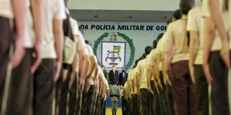 adolescente-trans-conquista-direito-de-usar-farda-masculina-em-colegio-militar-de-caldas-novas