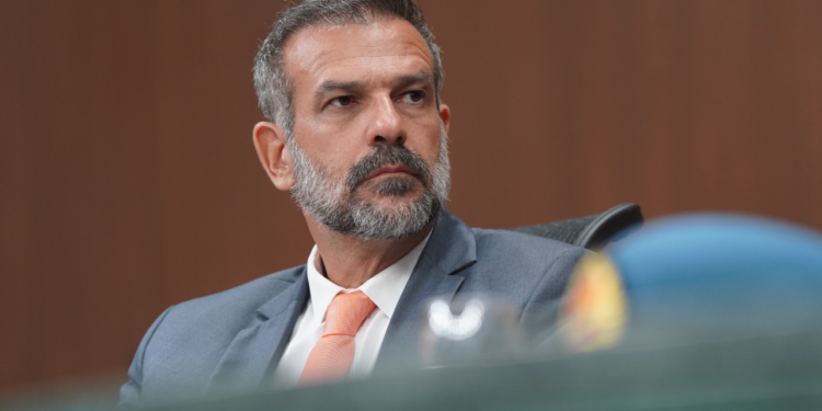 mesmo-com-divida-milionaria,-renato-de-castro-avanca-com-entregas-em-goianesia