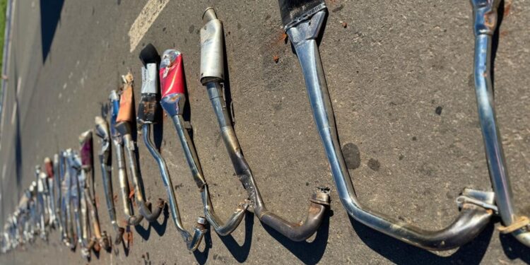 350-escapamentos-adulterados-sao-apreendidos-e-destruidos-com-rolo-compressor-em-caldas-novas