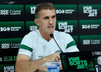 apesar-de-ver-erros-no-goias,-mancini-admite-melhora-do-time